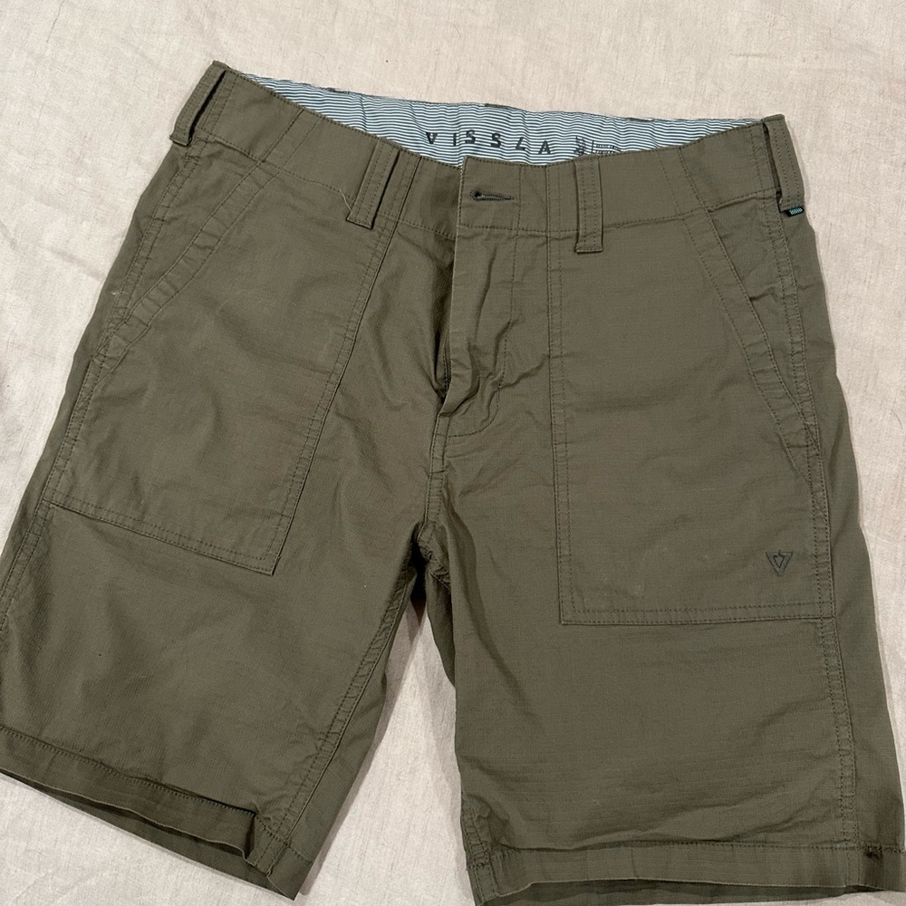 VISSLA Green Cargo Shorts Utility Style